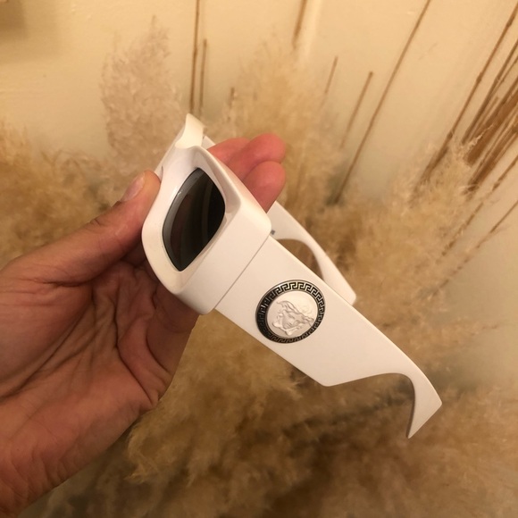 Versace sun glasses - Picture 4 of 4